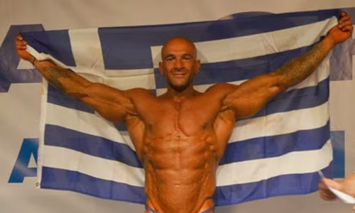 Hut vo dich, VDV the hinh tat manh vao mat trong tai