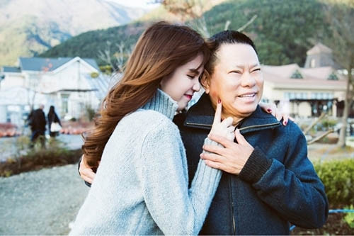 Ty phu Hoang Kieu xuc dong vi duoc me Ngoc Trinh goi la con