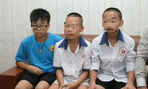 Nghien game tre dat nha ca thang o quan net