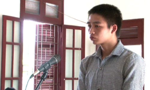 Bàn Tiến Hùng tại phiên tòa (Ảnh: Thanh Tuyền). Bàn Tiến Hùng tại phiên tòa (Ảnh: Thanh Tuyền).