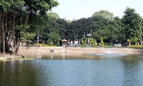 Khu di tích hồ Văn, thuộc Văn Miếu Quốc Tử Giám, nơi một số người tập kết vật liệu lén xây điện thờ.