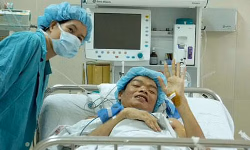 Một bệnh nhân được ghép tạng tại Trung tâm Điều phối Quốc gia về ghép bộ phận cơ thể người (Bệnh viện Việt - Đức) vào năm 2015.