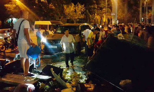 Hiện trường vụ tai nạn do chiếc xe Lexus biển số 80A gây nên.