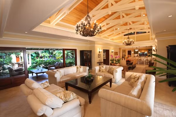 Nếu đang tìm kiếm một nơi an bình, thoát khỏi hẳn những ồn ào nhưng lại không quá xa thế giới hiện đại thì Hale Reena có thể là một lựa chọn hoàn hảo. Trong thời gian nghỉ tại đây vào cuối năm 2015, tổng thống Obama đã đi bộ đường dài, đánh golf. Trong năm thứ 8 tại vị, số tiền gia đình tổng thống Obama dành cho việc nghỉ dưỡng từ tháng 1/2009 đến nay là 70.5 triệu đô la.