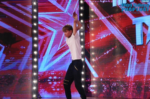 Dieu nhay “be xuong” gay soc Vietnam's Got Talent 2016