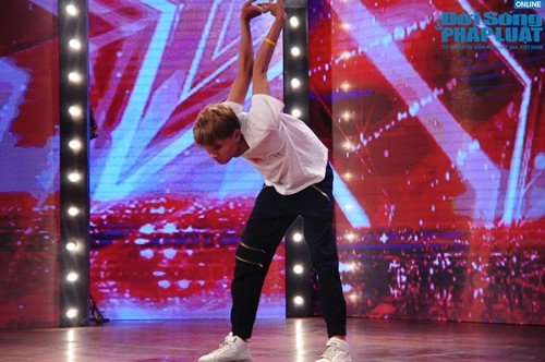 Dieu nhay “be xuong” gay soc Vietnam's Got Talent 2016-Hinh-2