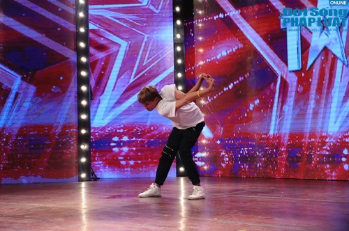 Dieu nhay “be xuong” gay soc Vietnam's Got Talent 2016-Hinh-3