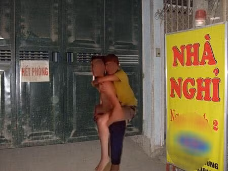 Vach tran su that anh doi nam nu cong nhau vao nha nghi-Hinh-3