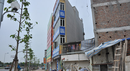 Ngôi nhà mỏng, méo, nhưng lại được xây đến 4 tầng để tiện kinh doanh trên đường Võ Chí Công.