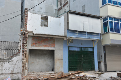 Cũng trên tuyến đường này, một loạt ngôi nhà siêu mỏng khác cũng xuất hiện.