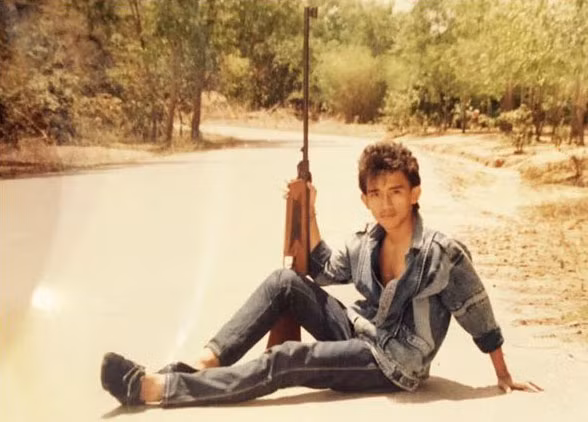 Hình ảnh Minh Thuận thời mới đi hát, trước khi anh để mái tóc dài ấn tượng.