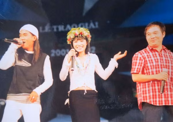 Minh Thuận có tình cảm rất tốt với Phương Thanh từ những ngày đầu tiên nữ ca sỹ vào nghề, trong thời gian anh bị mắc bệnh nặng, nữ ca sỹ cũng túc trực quan tâm chăm sóc cho anh.