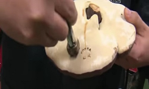 Công nghệ đóng giả “made in Korea” (sản xuất tại Hàn Quốc) dưới tai nấm.