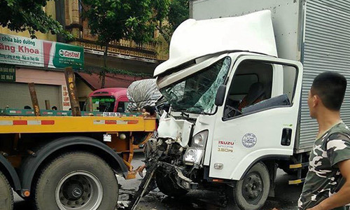 Vụ tai nạn hy hữu xảy ra tại Mỹ Hào, Hưng Yên ngày 5/9. Ảnh: Quang Trung.