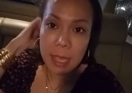 Nữ danh hài Việt Hương cũng giải thích cho số ít người chưa hiểu chuyện rằng đây chỉ là hình ảnh của cô khi hóa thân vào vai diễn trong phim. Như vậy, rất có thể số “của cải châu báu” trên người Việt Hương chỉ là… hàng giả.