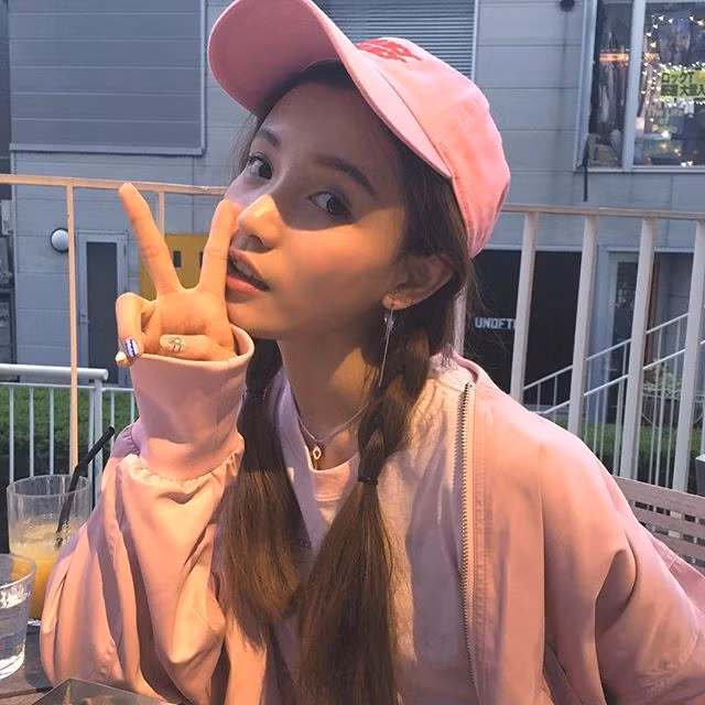 Vẻ đẹp của mỹ nữ giống truyền nhân Maria Ozawa có cú xoạc chân gây sốt: