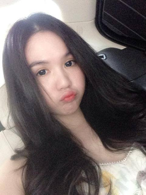 Người đẹp tự sướng với mốt "chu môi".