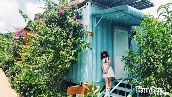 Giữa mênh mông hương chè, thanh bình và yên tĩnh được hòa mình tuyệt đối với thiên nhiên, hít hà bầu không khí trong lành của miền khí hậu tuyệt vời bậc nhất miền Bắc sẽ là những trải nghiệm tuyệt vời mà mảnh đất Mộc Châu dành tặng cho tôi trong suốt hành trình.