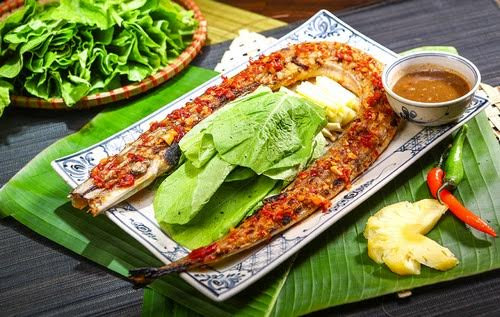 Nhung mon an dat do rut hau bao dai gia khi du lich