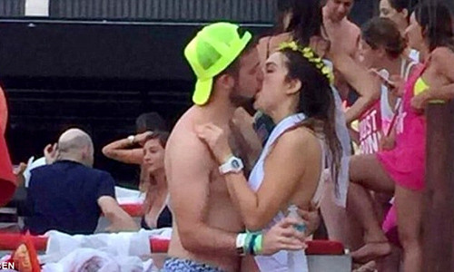 Hon say dam trai la, co dau nhan cai ket nho doi