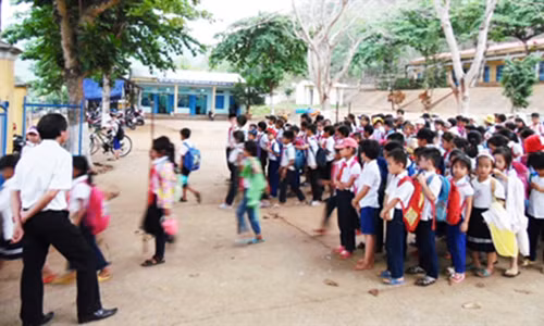 Trường tiểu học Zơ Nông nơi xảy ra vụ việc.