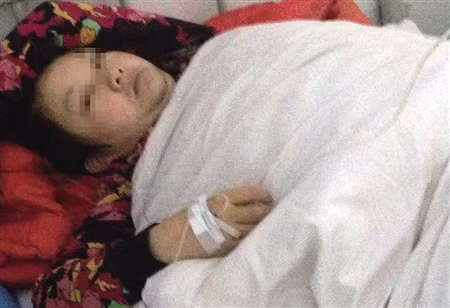 Thai phụ 23 tuổi này đã sinh con trong nhà vệ sinh mà không hề hay biết.