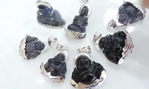 Deo Phat ngoc phong thuy the nao de cat tuong may man?