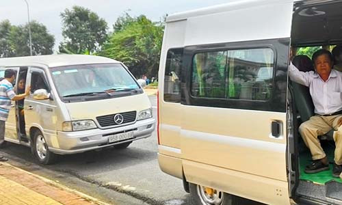 Doan nguoi thue oto di keu oan cho nghi can danh ghen