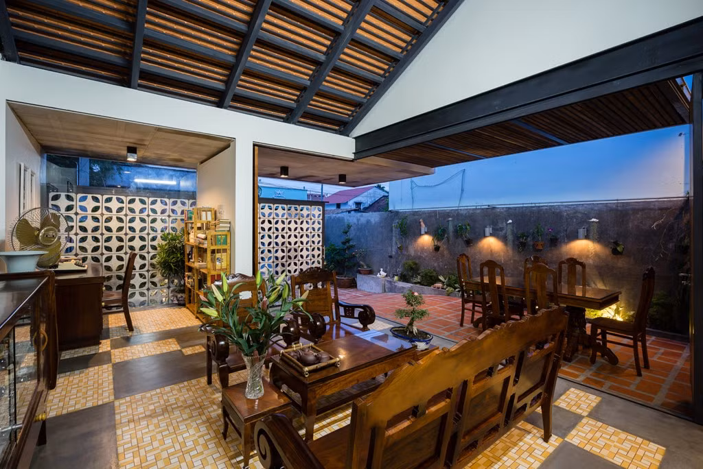 Cảm giác đầu tiên của nhiều người khi tới đây là một căn nhà cũ từ những năm đầu mới giải phóng đất nước.