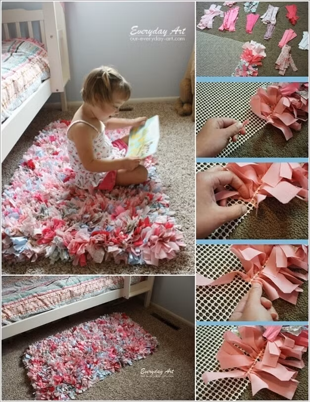 Những tấm vải vụn thường được bạn xếp xó vào một góc nào đó, hãy mang chúng ra và xâu chuỗi vào một tấm lưới kim loại. Một chút khéo léo và sáng tạo trong cách kết hợp màu sắc của vải là đủ để giúp bé có được tấm thảm xinh xắn trong phòng.