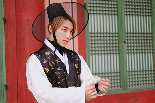 Hinh anh khac la chua tung thay cua Son Tung M-TP