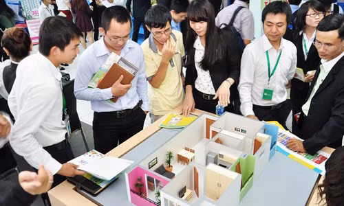 Thưởng Tết cho môi giới: Kẻ ăn không hết người lần không ra. (Ảnh minh họa)