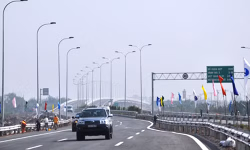 Cho xe may chay vao cao toc TPHCM-Long Thanh-Dau Giay de giam un tac