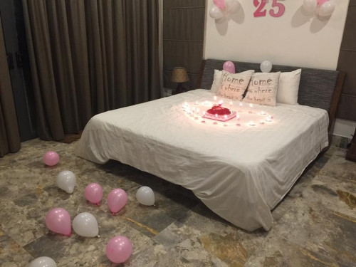 Bóng bay, hình trái tim...