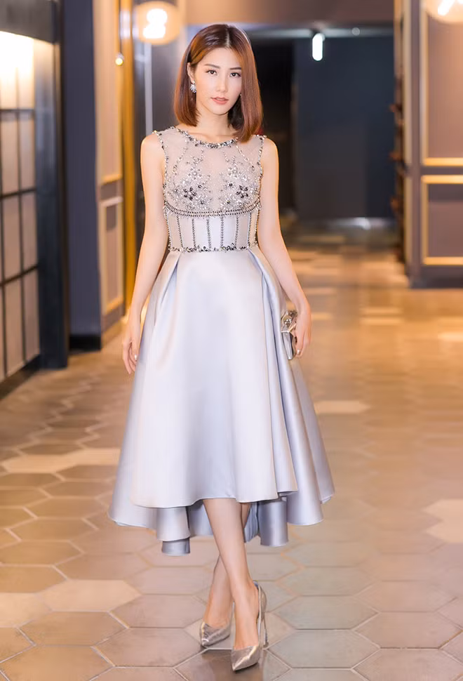 Được biết chiếc váy sang trọng Diễm My diện là của nhà thiết kế Đỗ Long.