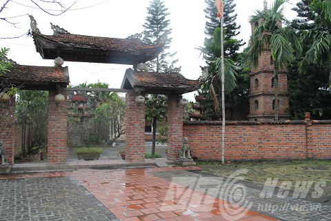 La lung chuyen ong su 