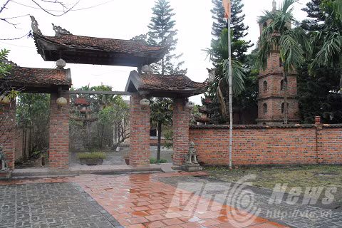 La lung chuyen ong su 