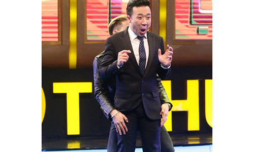 Hari Won phan ung la khi Tran Thanh bi “sam so” tren san khau