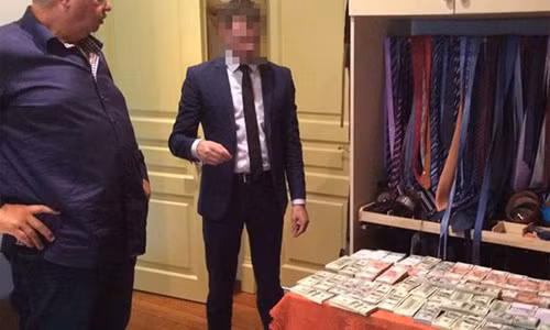 Cuoc song xa hoa cua Giam doc Hai quan Nga