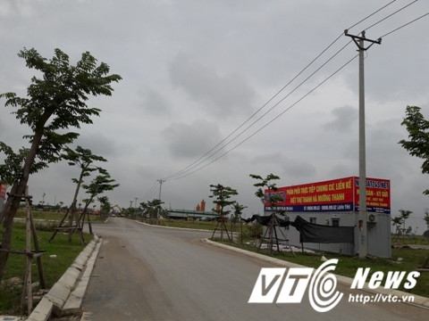 Nhiều điểm phân phối trực tiếp chung cư, liền kề, biệt thự mang tên "Thanh Hà - Mường Thanh" đã mọc lên ngay trong khuôn viên dự án. Ảnh H.H