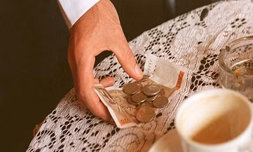 Cat tien kieu nay, at ngheo mat kiep