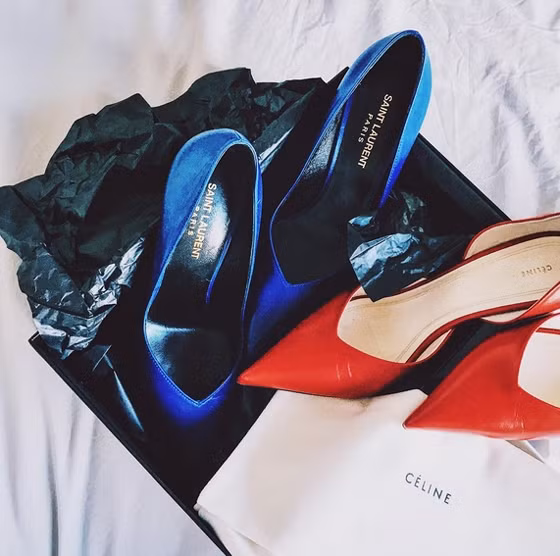 Hai đôi giày màu xanh và đỏ của hiệu Saint Laurent, Celine mà Tú Anh mới sắm.