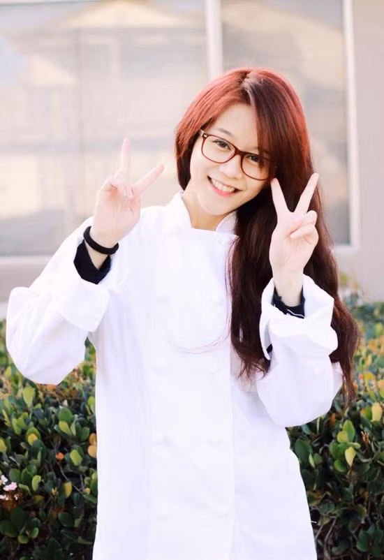 An Nguy An Nguy gây ấn tượng với một nét đẹp trẻ trung, năng động nhưng không kém phần cá tính nhưng ai biết được An Nguy đã gần 30 tuổi.