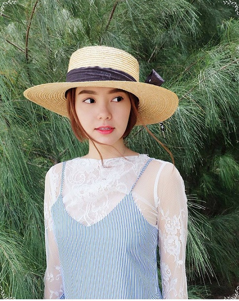 Minh Hằng Minh Hằng khiến không ít người ngạc nhiên khi đã gần 30 tuồi. Cô luôn thể hiện sự tươi trẻ của mình từ thần thái đến trang phục mỗi khi xuất hiện. Minh Hằng khiến không ít người ngạc nhiên khi đã gần 30 tuồi. Cô luôn thể hiện sự tươi trẻ của mình từ thần thái đến trang phục mỗi khi xuất hiện.