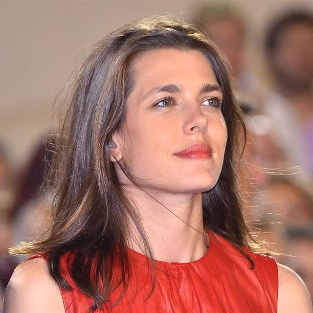 5. Charlotte Casiraghi (29 tuổi, Monaco) là cháu gái ngôi sao Hollywood - Grace Kelly và hoàng tử Rainier Đệ Tam. Cô tốt nghiệp Đại học Sorbonne, từng làm việc cho Above - một tạp chí nổi tiếng tại London, Anh. Sở thích của Charlotte là cưỡi ngựa. Công chúa đứng thứ tư trong danh sách kế vị ngai vàng Monaco.