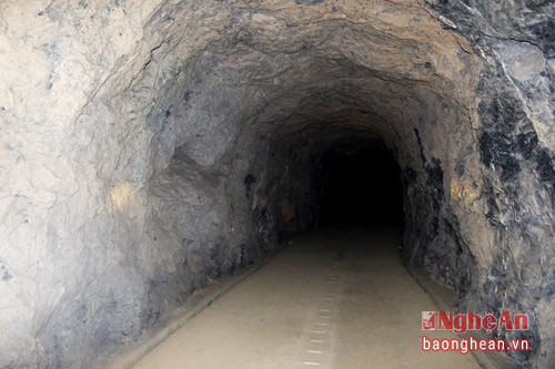 Những năm chống Mỹ, hang được sử dụng làm nơi cất dấu vũ khí, đạn dược và được tôn tạo vào năm 2005.