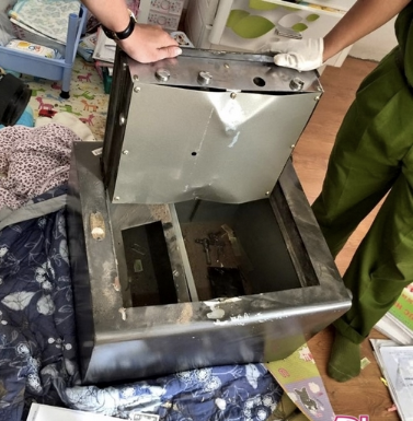 Nam ca sĩ trình báo công an để giải quyết.