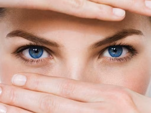 9. Cam giúp cải thiện thị lực. Cam rất giàu các hợp chất carotenoid được chuyển đổi thành vitamin A giúp ngăn ngừa thoái hóa điểm vàng.