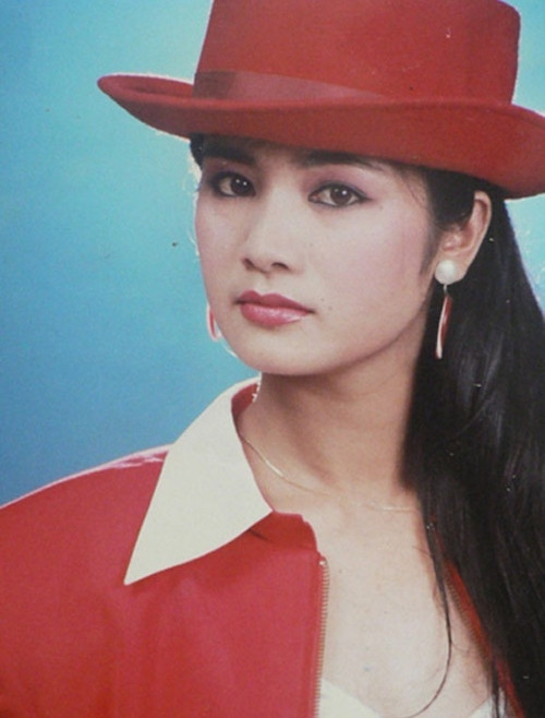 Diễn viên Thu Hà sinh năm 1969, người gốc Tuyên Quang, có vẻ đẹp dịu dàng, mong manh. Năm 17 tuổi, Thu Hà xuống Hà Nội để thực hiện giấc mơ làm nghệ thuật.