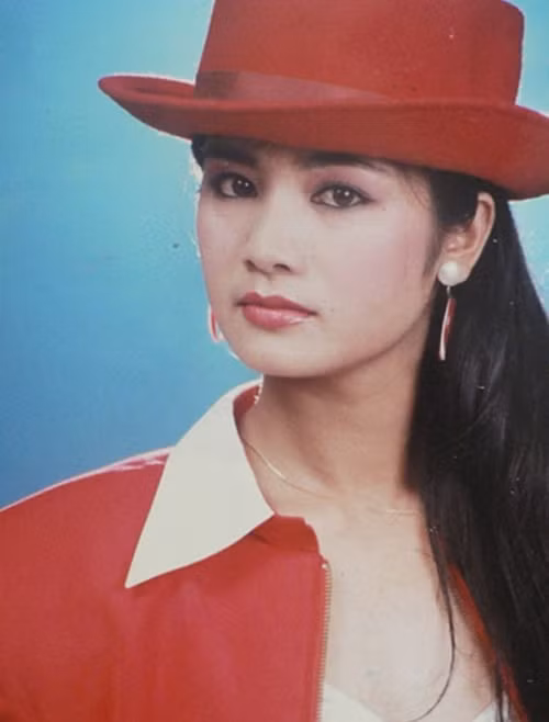 Diễn viên Thu Hà sinh năm 1969, người gốc Tuyên Quang, có vẻ đẹp dịu dàng, mong manh. Năm 17 tuổi, Thu Hà xuống Hà Nội để thực hiện giấc mơ làm nghệ thuật.